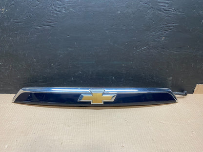 2016-2017 Chevrolet Equinox Rear Liftgate Garnish Chrome Trim W/Camera E8542 DG10