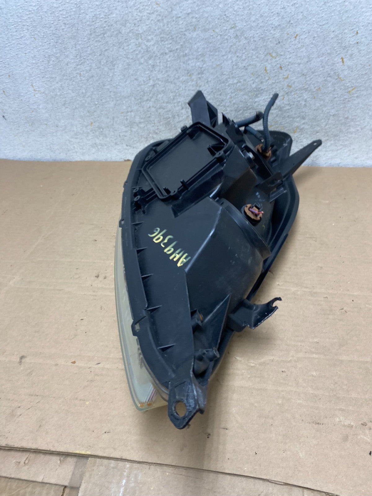 2004-2005 Toyota Sienna Left Driver LH Side Halogen Headlight AH9396 DW7