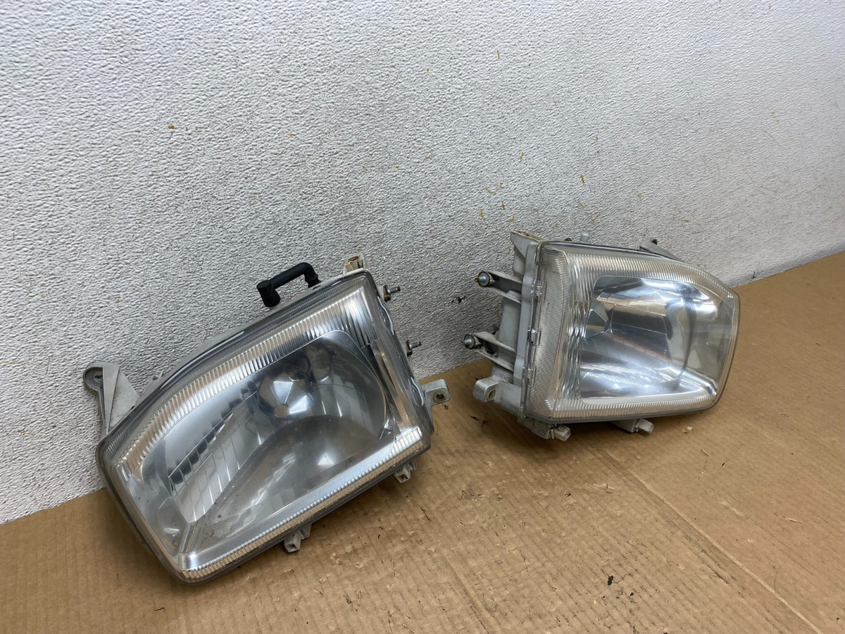 1999-2004 Nissan Pathfinder Left+Right Side Set Halogen Headlights AI6516 DW2