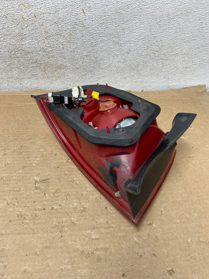2003-2006 Kia Optima Right Passenger Rh Side Tail Light AH8410 LK7