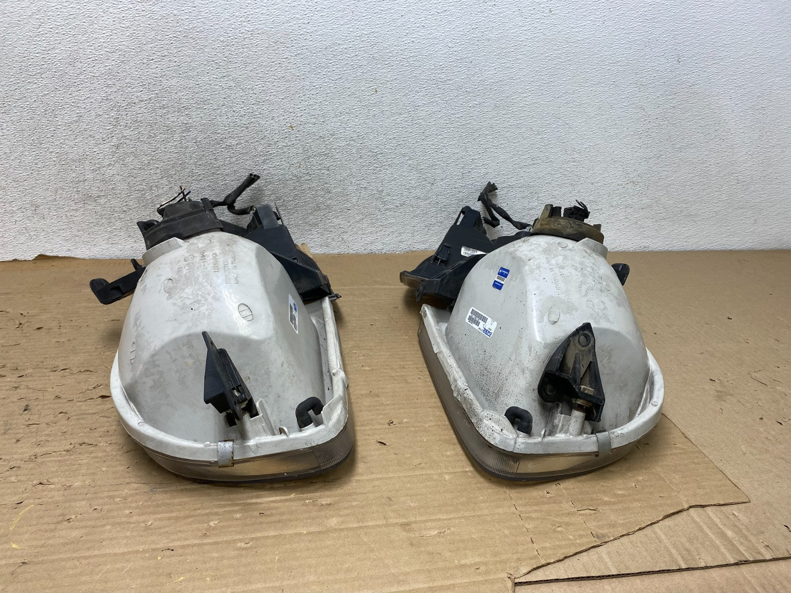2001-2004 Toyota Sequoia Left+Right Side Halogen Headlights DEPO AG8323 DW10