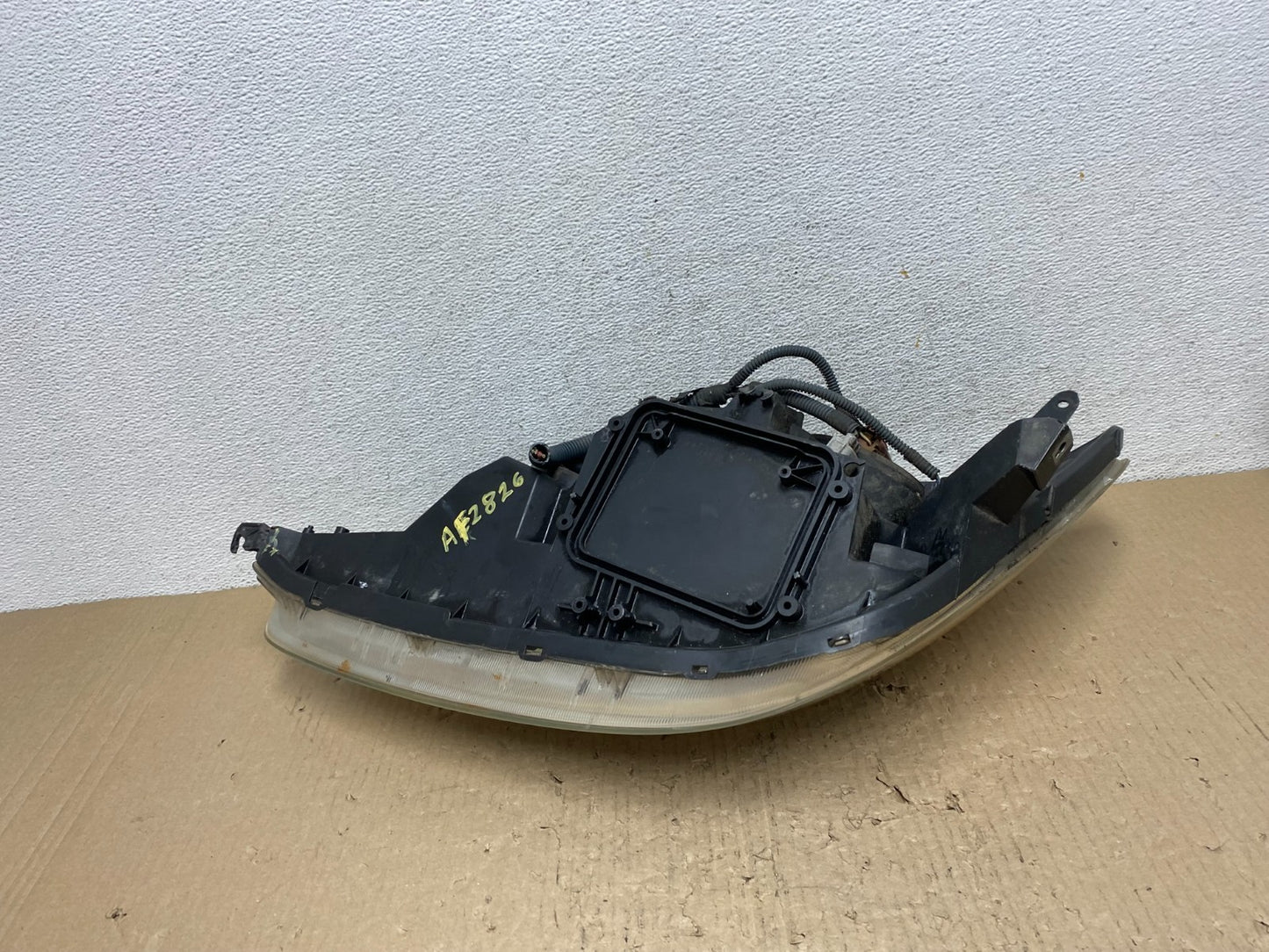 2004-2005 Toyota Sienna Right Passenger Halogen Headlight AF2826 DW9