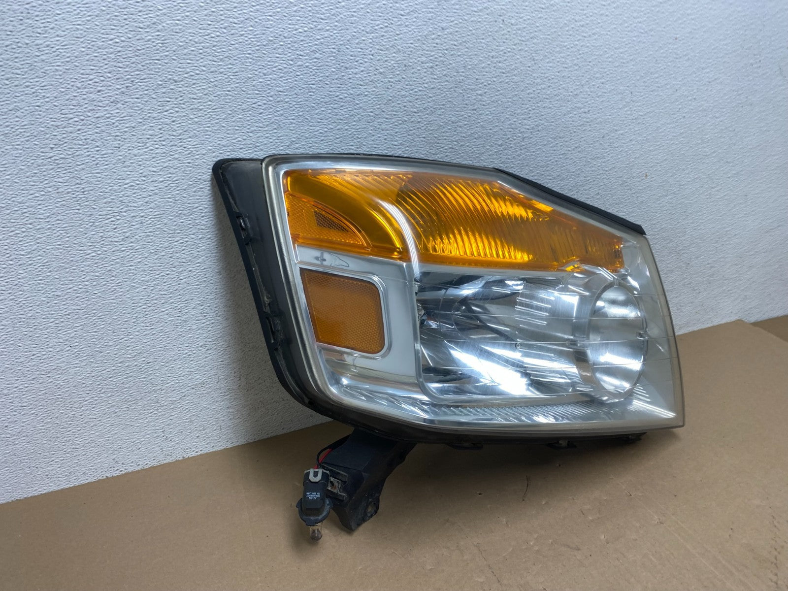 2008 - 2015 Nissan Armada Right Passenger RH Headlight Halogen AE6658 DW2