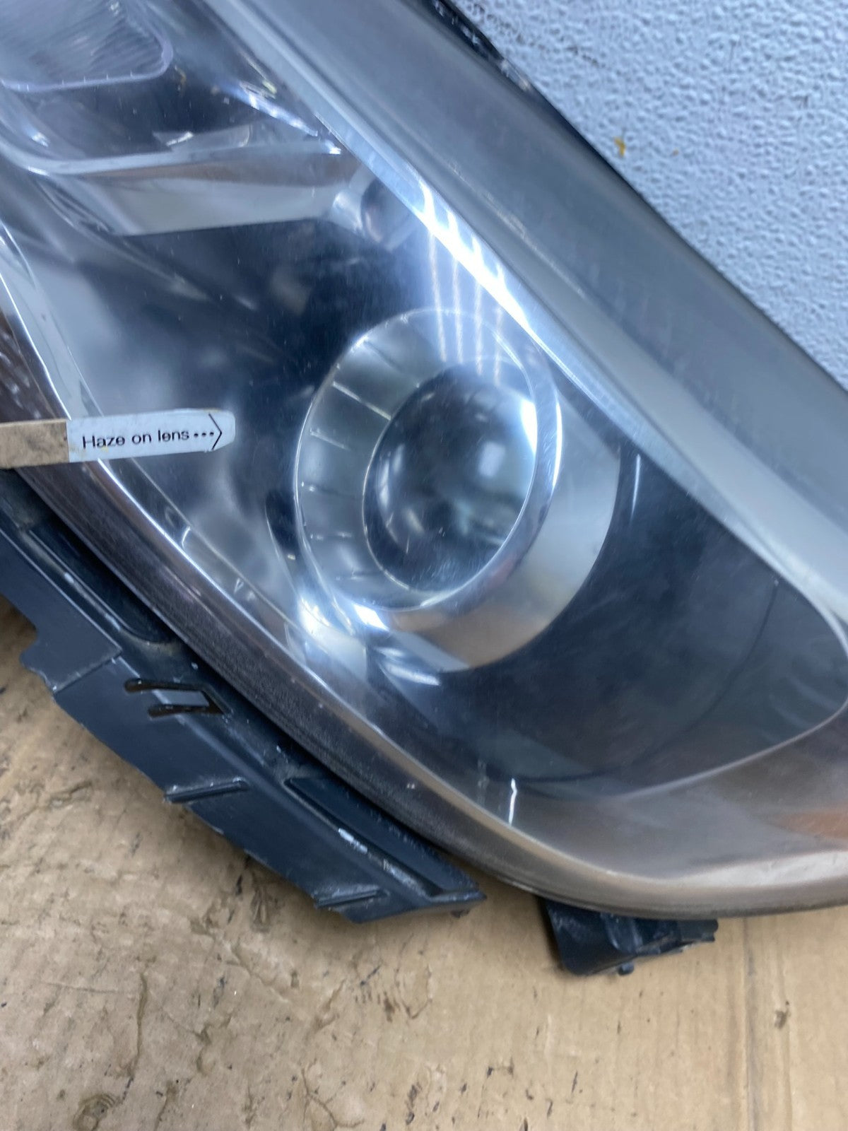 2013 to 2016 Chevrolet Malibu Left Driver Side Headlight Xenon HID AD2502 DG3
