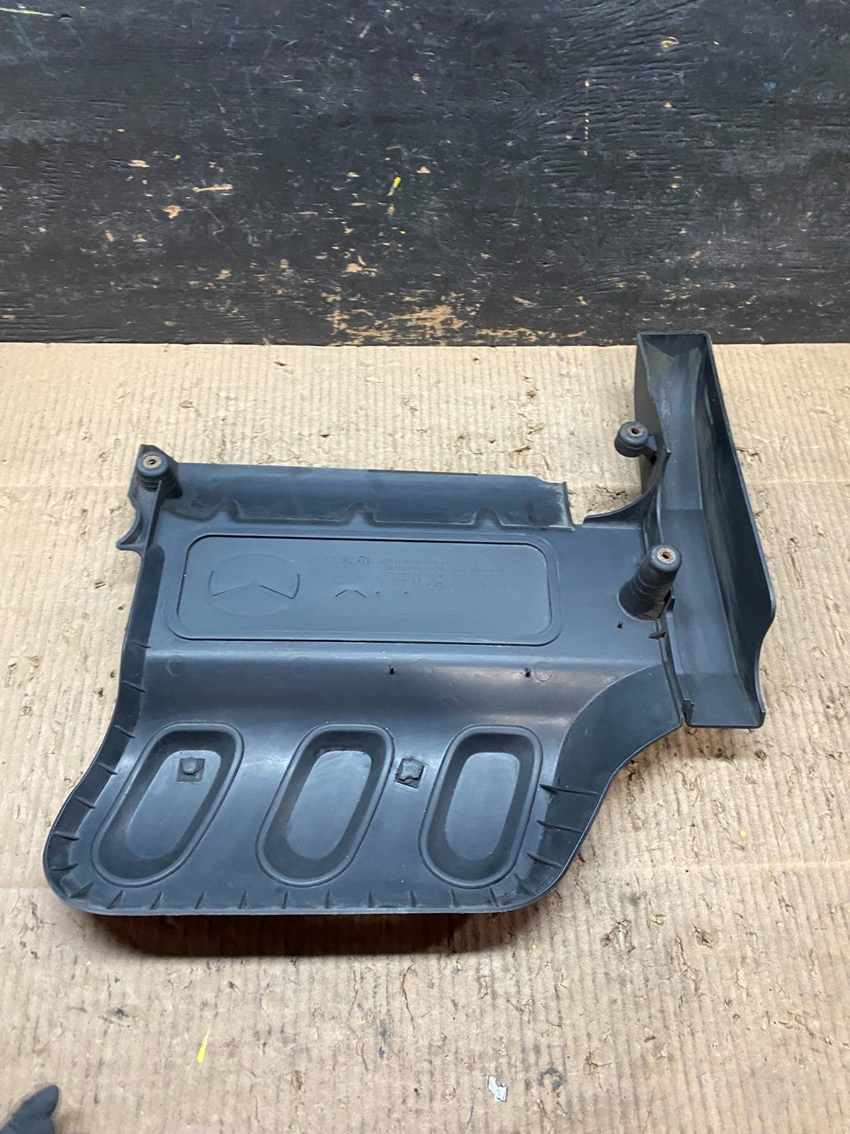 2000 to 2003 Mazda Tribute DOHC 24 VALVE Engine Shield Top Cover t9937 DG5
