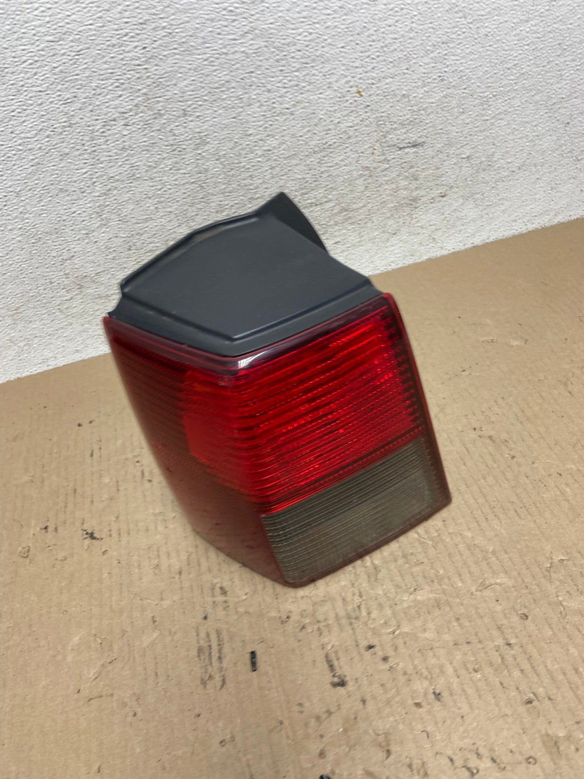2006-2010 Mitsubishi Endeavor Left Driver Lh Tail Light AF5924 LK2