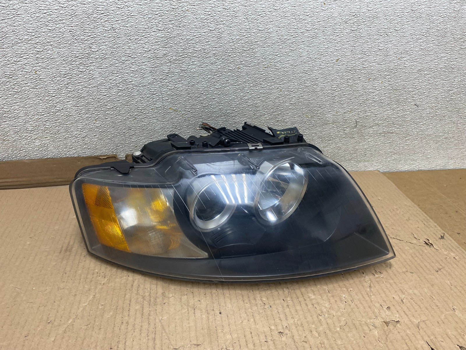 Xenon 2003 to 2006 Audi A4 Convertible Right Passenger RH Headlight U2646 DW0
