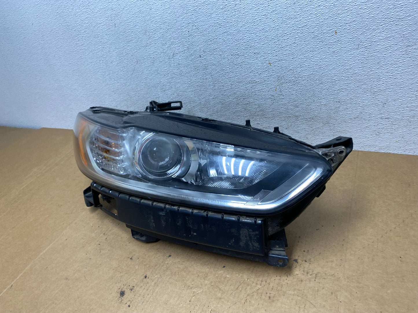 2013 to 2016 Ford Fusion Right Passenger Rh Side Headlight AE3090 DW1