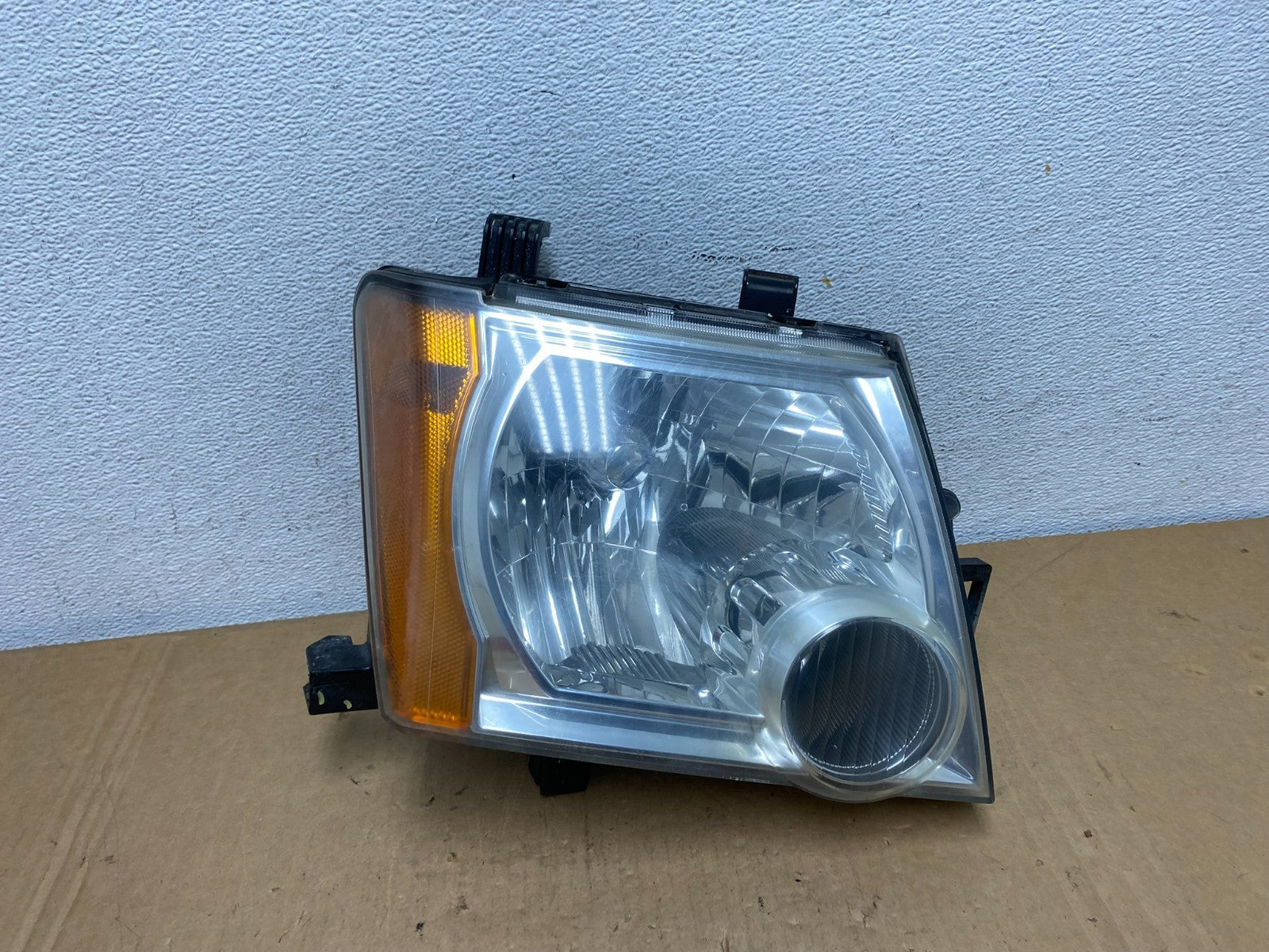 2005-2015 Nissan Xterra Right Passenger RH Headlight AD2765 DW0