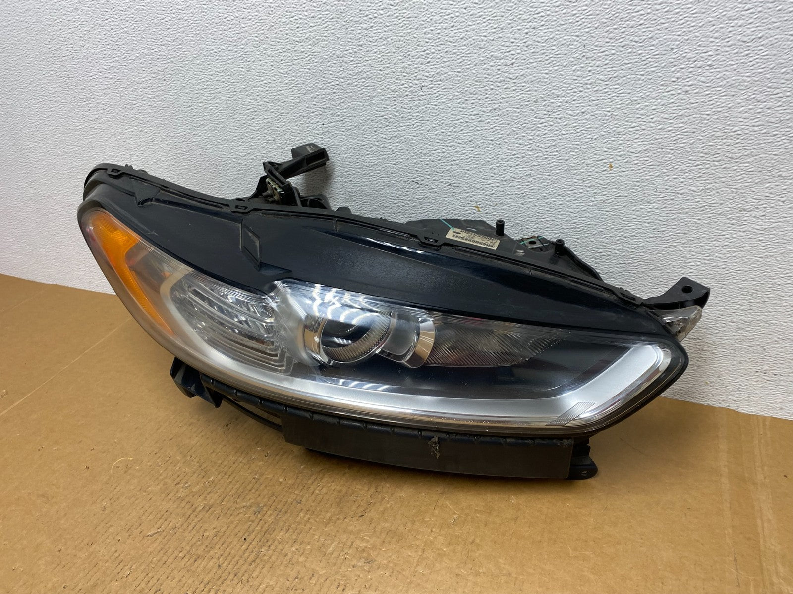 2013 to 2016 Ford Fusion Right Passenger Rh Side Headlight AD9322 DW1