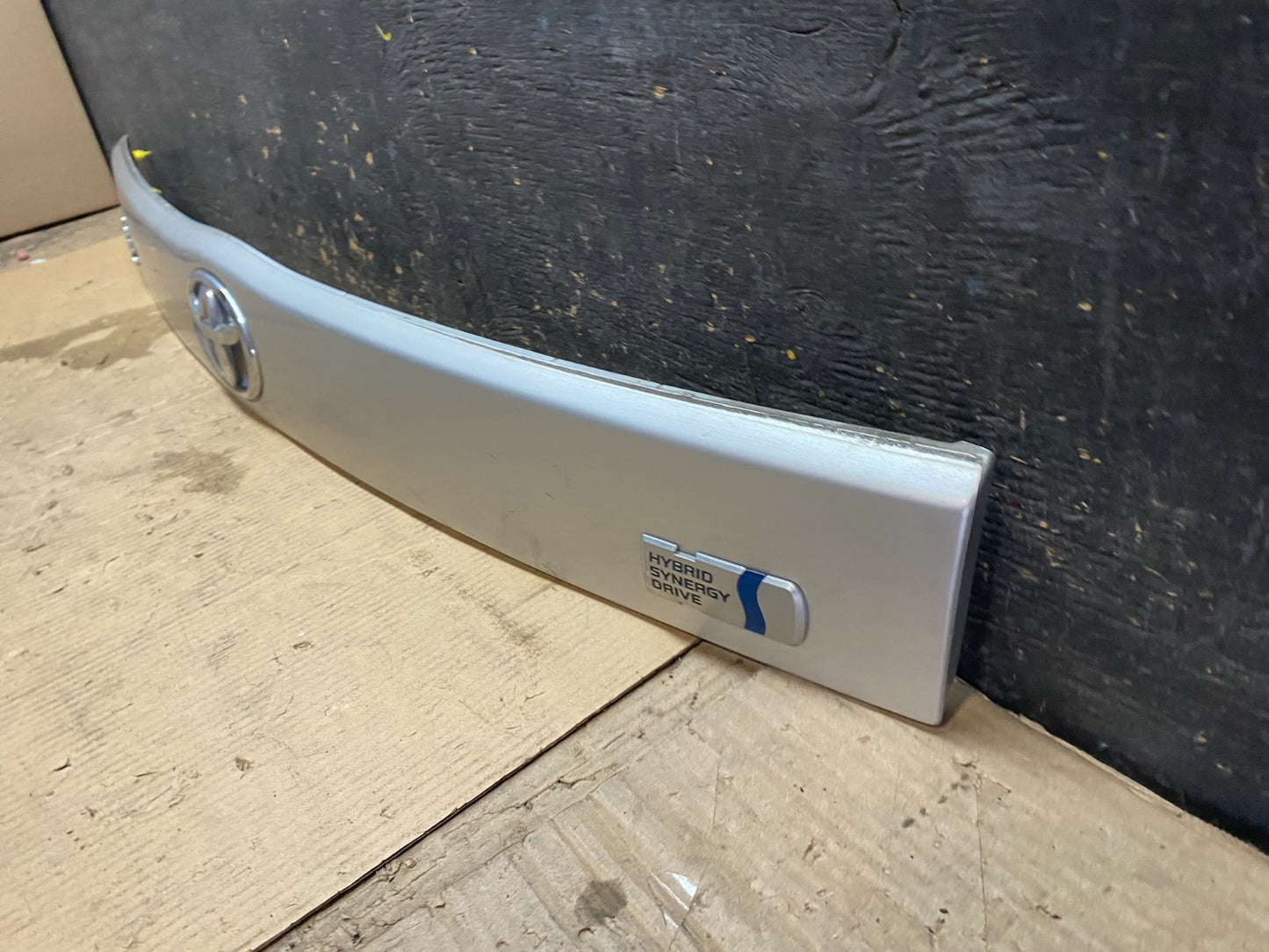 2010 to 2015 Toyota Prius Trunk Rear Tailgate Molding Panel 76801-00900 X3201 DG1