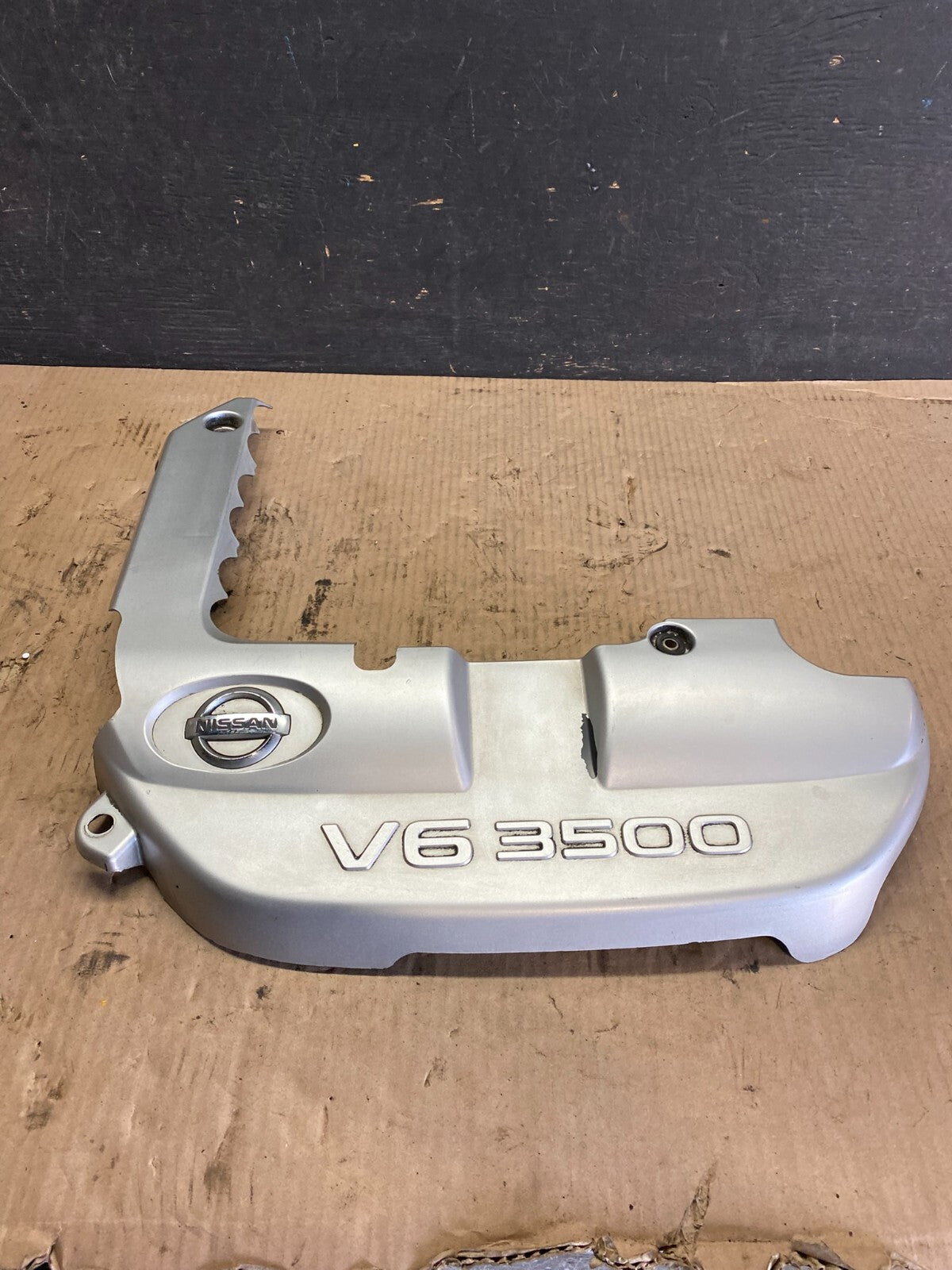 2001 to 2004 Nissan Pathfinder Engine Cover Ornament L9349 DG0