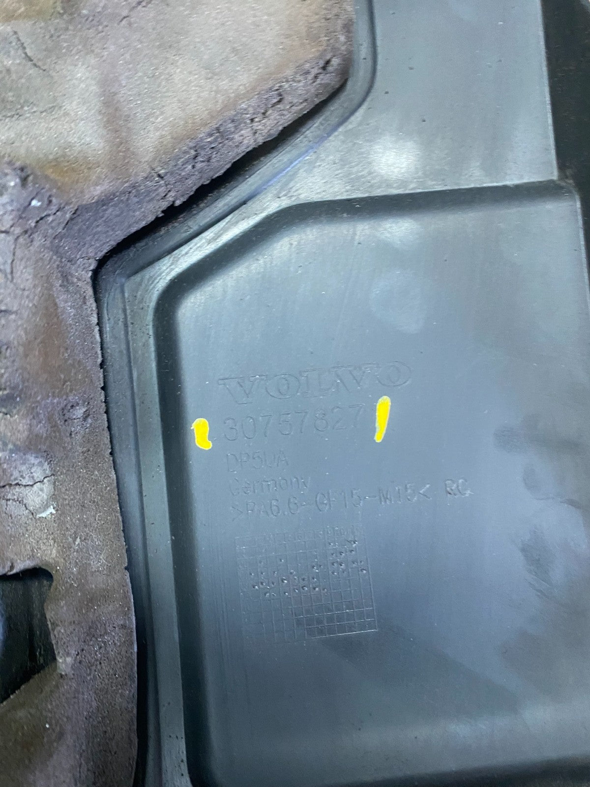 2007 to 2014 Volvo XC90 OEM 3.2L Upper Top Engine Motor Dust Cover Oem s3464 DG8