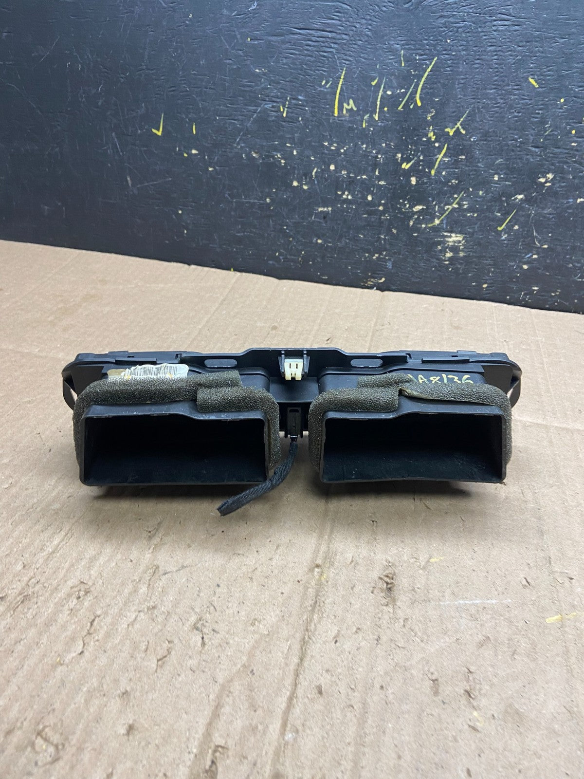 2013 to 2016 Ford Fusion Center Dash Air Vents DS73-19K617-A OEM AA8136 DG3