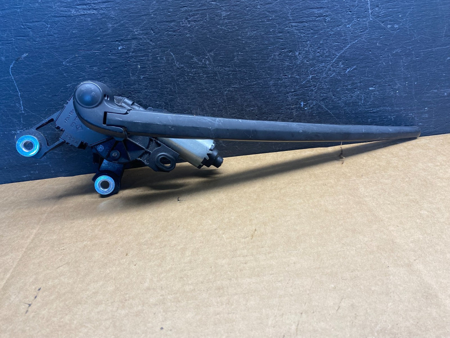 2007 to 2015 Audi Q7 Rear Windshield Washer Wiper Motor AD7470 DG0