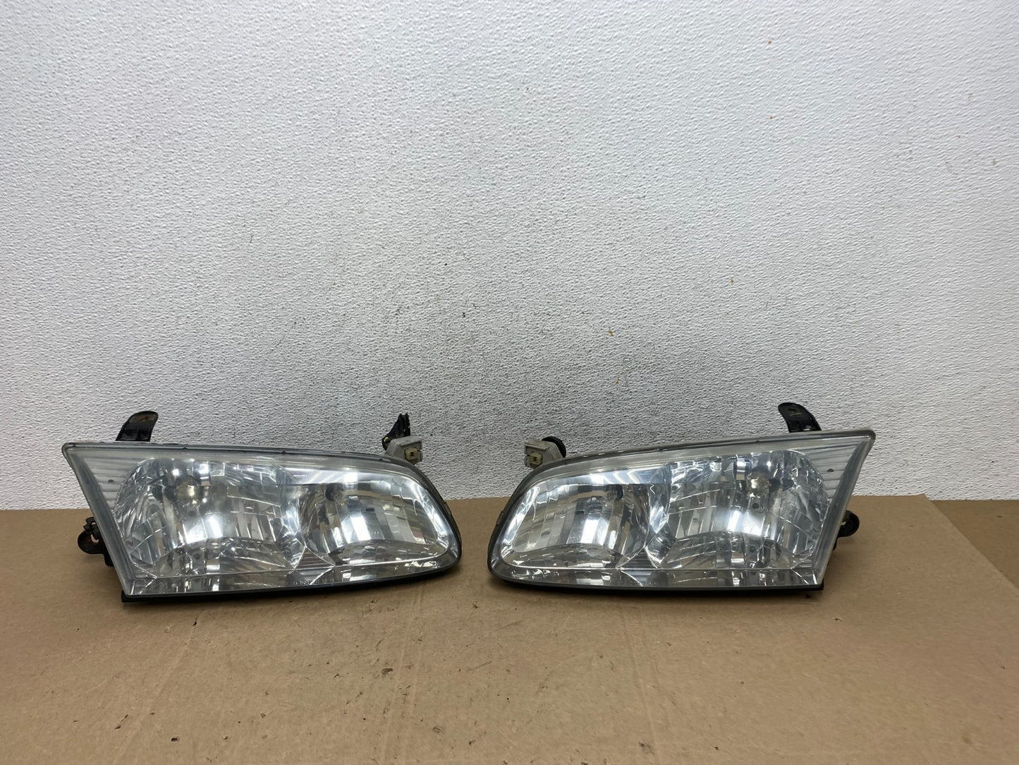 2000 to 2001 Toyota Camry Front Left+Right Side Headlights AE5979 DW0