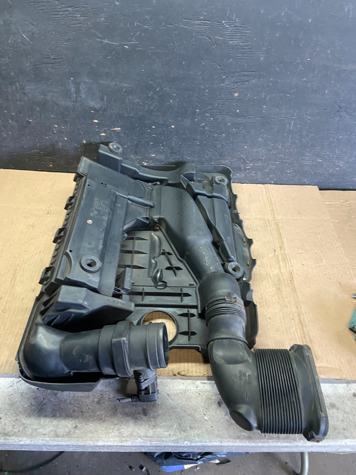 2005 to 2008 Volkswagen Jetta 2.5L Passat Jetta Engine Cover 07k129601 P8470 DG6