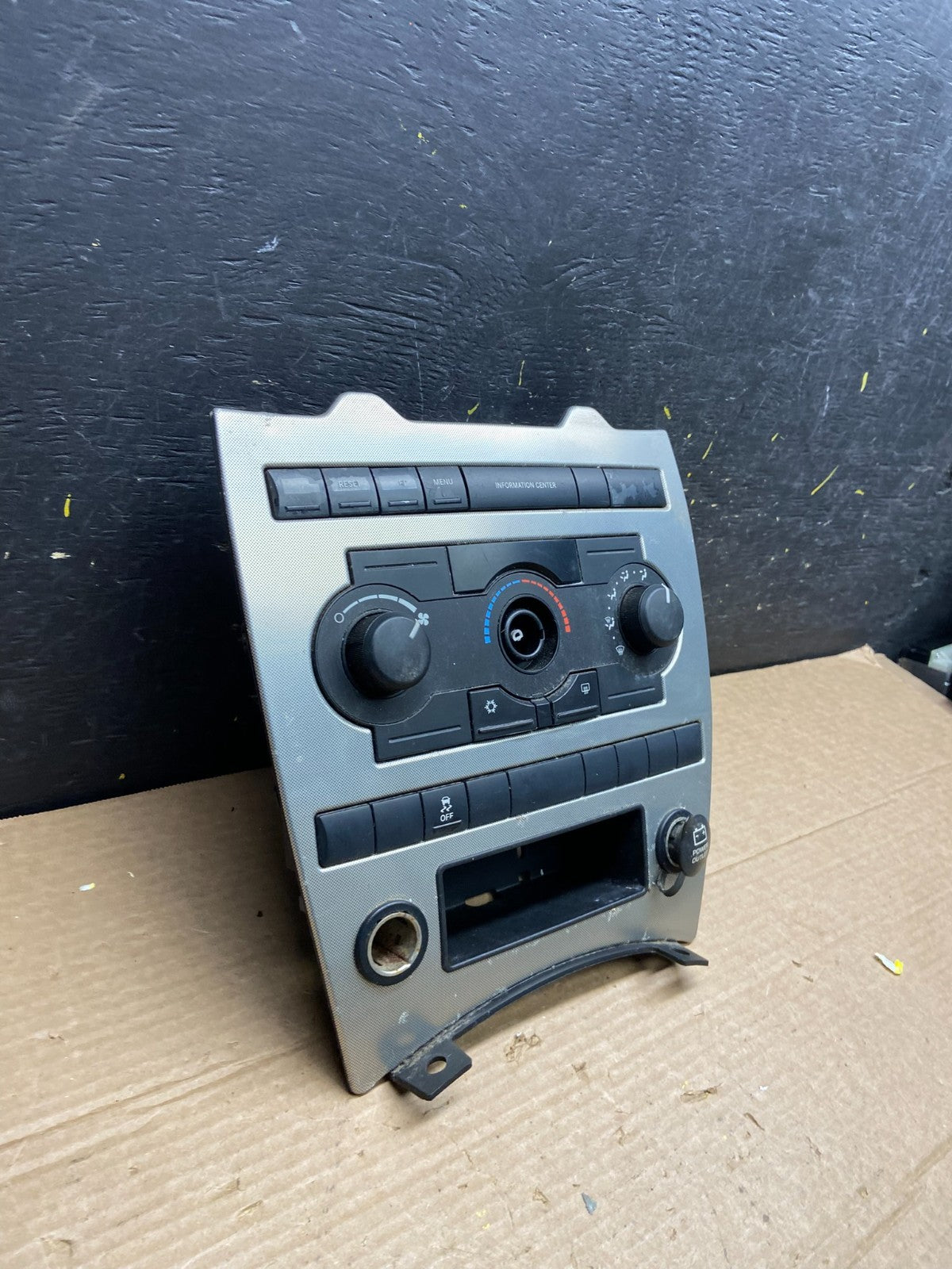 2005 2006 2007 Jeep Commander Grand Cherokee A/C Climate Control Bezel W1794 DG2