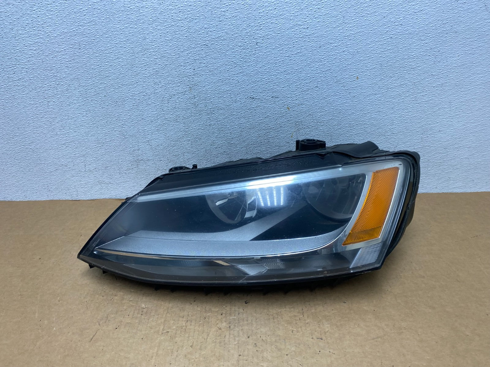 2011 to 2014 Volkswagen Jetta Left Driver LH Headlight Halogen AD4632 DW0