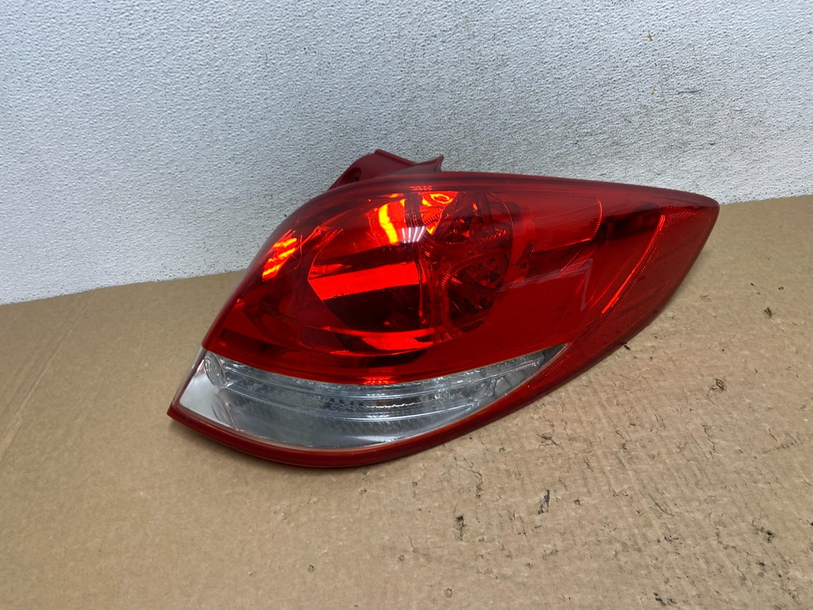 2012 2013 2014 Hyundai Veloster Right Passenger RH Tail light AF8115 DW0