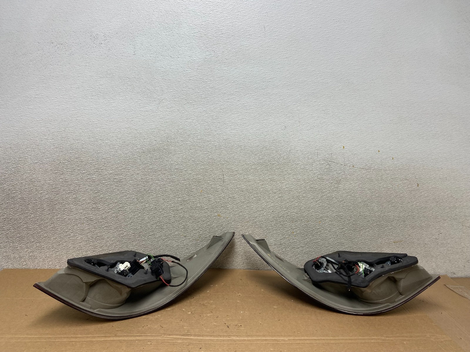 2006 to 2010 Mercedes W251 R-Class Left+Right Side Tail Lights AB4447 DW7