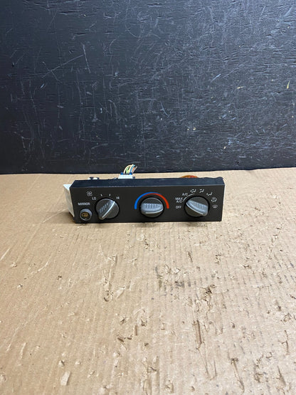 2001 - 2007 GMC Chevrolet Express 1500 Climate Control A/C AE4510 DG0