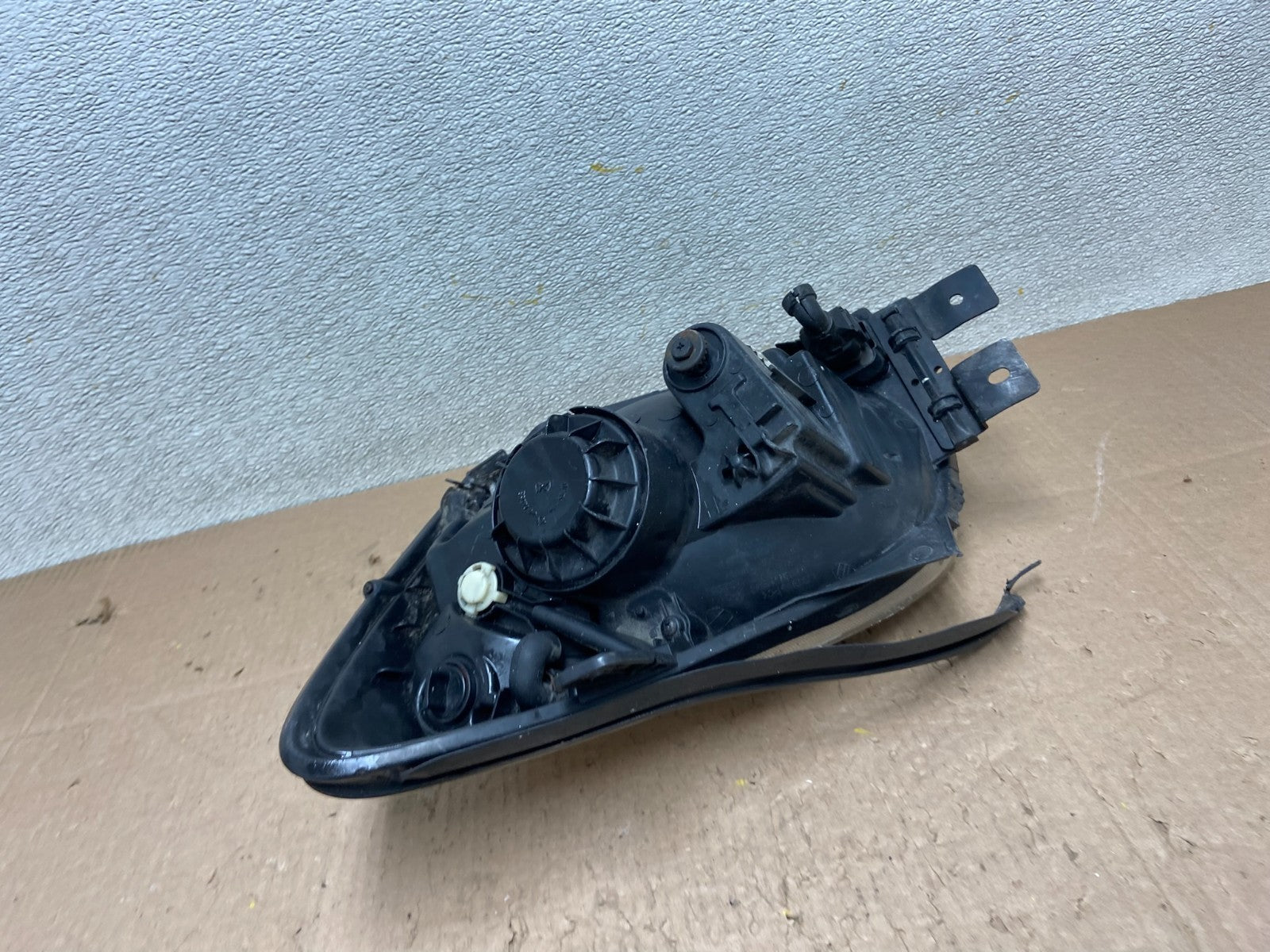 2005 to 2006 Kia Sportage Right Passenger RH Halogen Headlight OEM Y2971 DW6