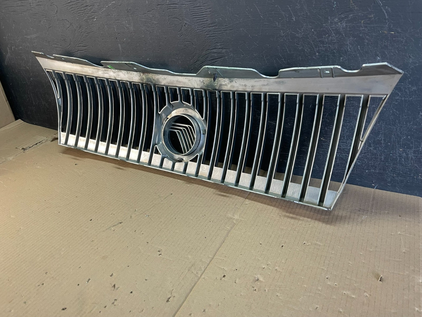 2006 to 2010 Mercury Mountaineer Front Upper Grill Grille AE35974
