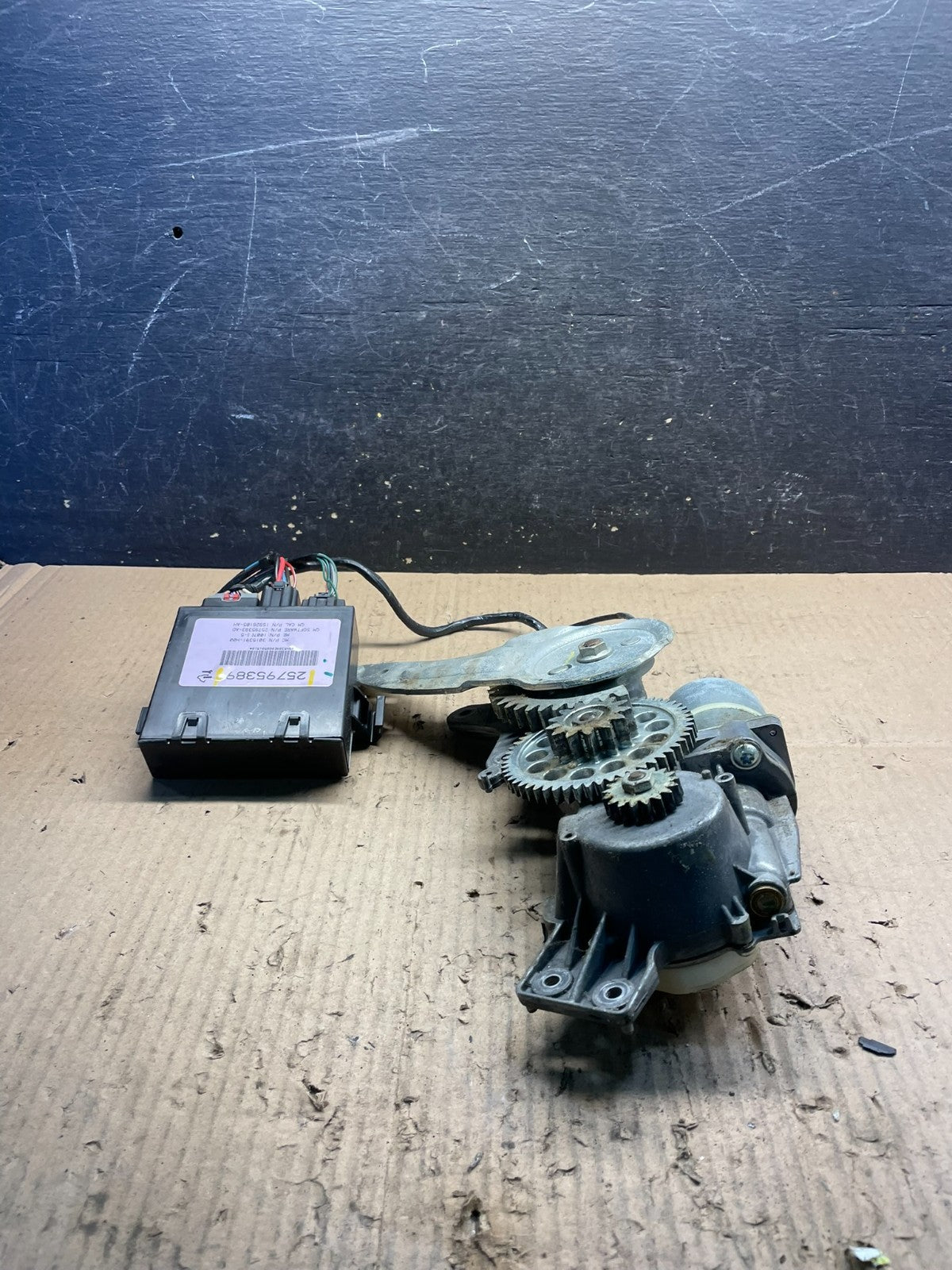 2007 2008 Acadia Enclave Escalade Suburban Liftgate Door Module Motor v2447 DG3