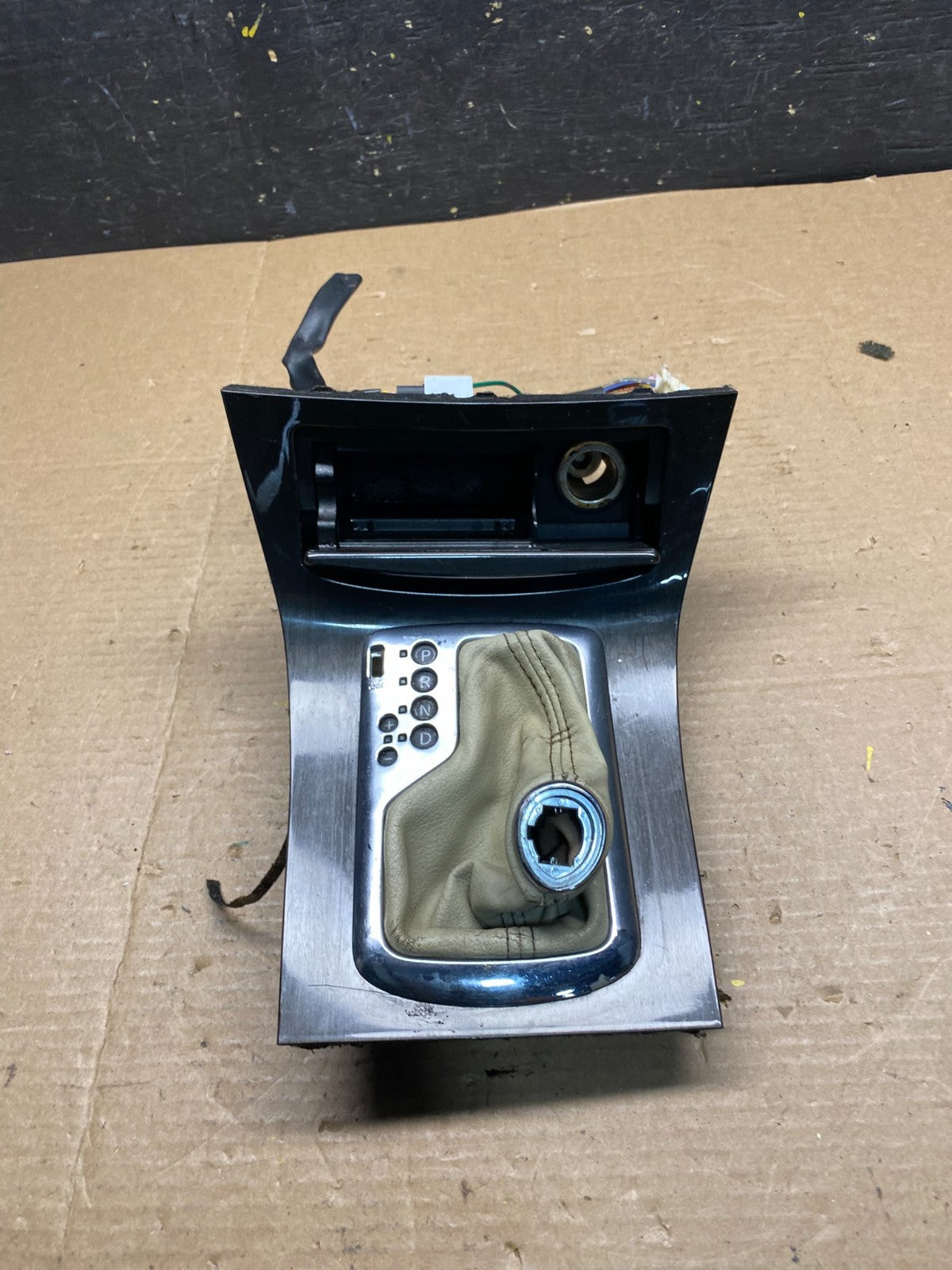 2011 to 2019 Infiniti M37 M56 Dash Center Console Storage Shifter Floor Q9593 DG1