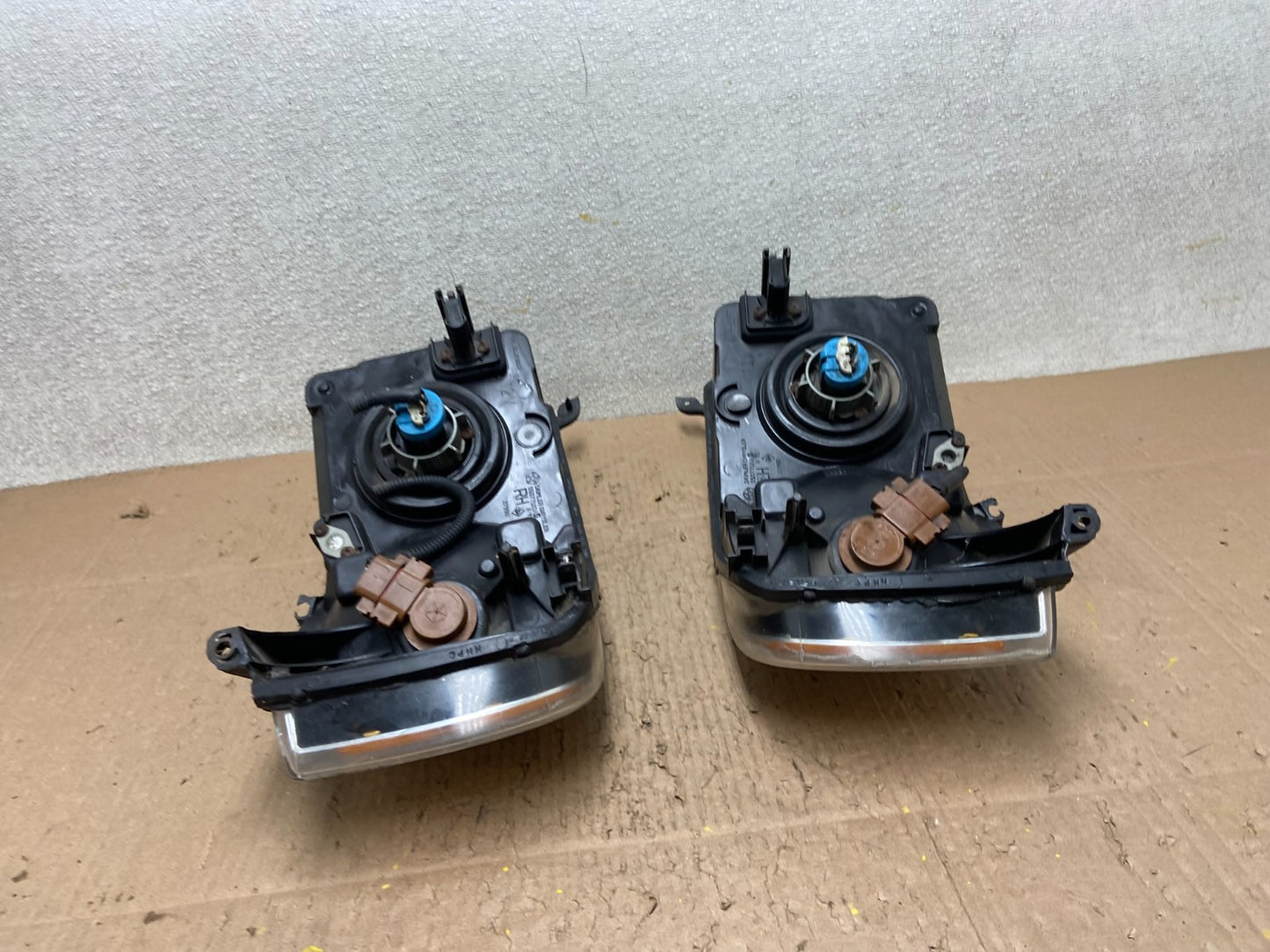 2002 to 2005 Dodge Ram Left+Right Side Halogen Headlights Y3286 DW10