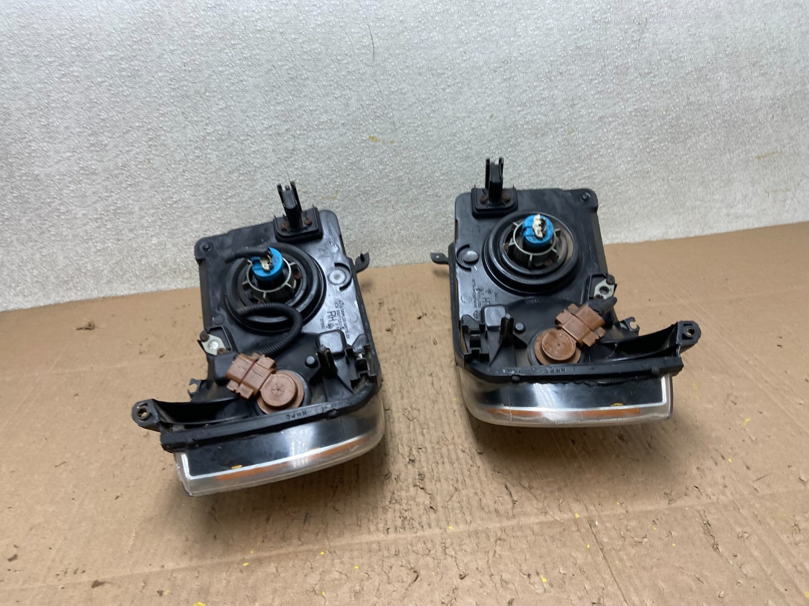 2002 to 2005 Dodge Ram Left+Right Side Halogen Headlights Y3286 DW10