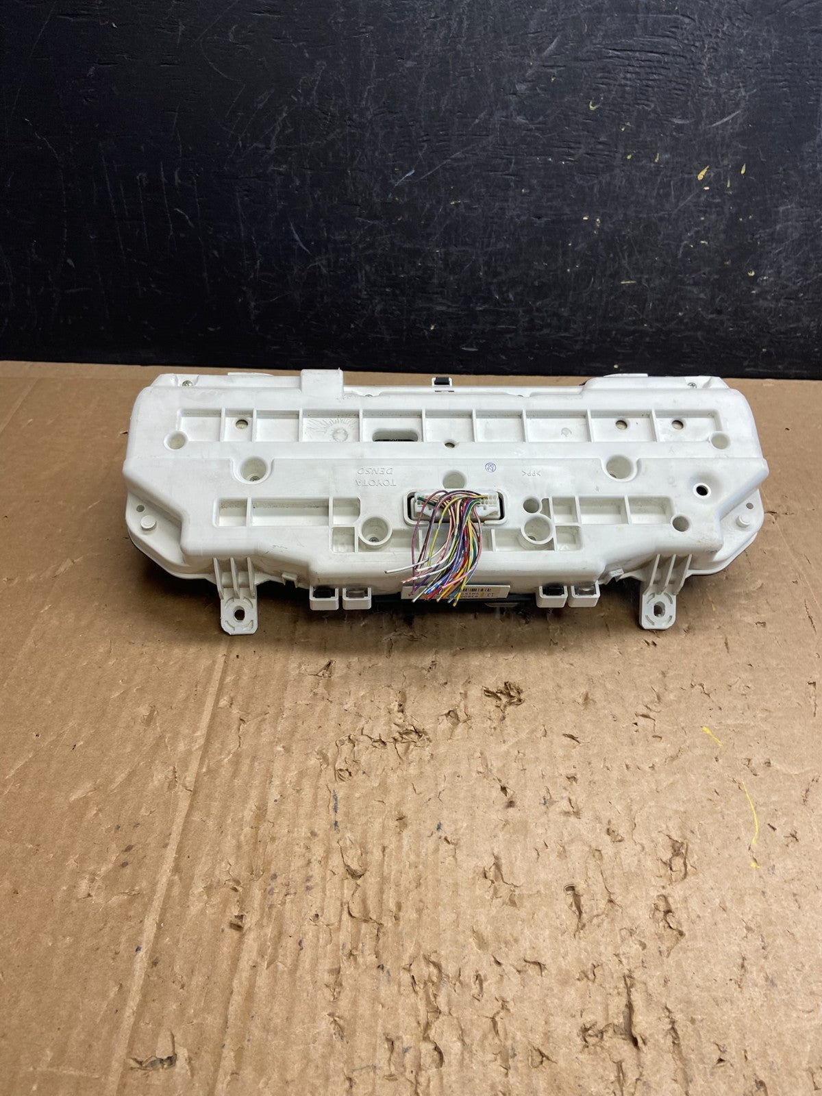 2004 2005 Toyota Sienna Speedometer Cluster Gauge AD6924 DG6