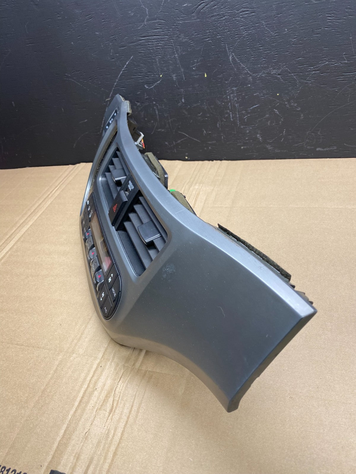 2005 to 2010 Honda Odyssey  Radio Climate Control Dash Trim Bezel ab8633 DG2