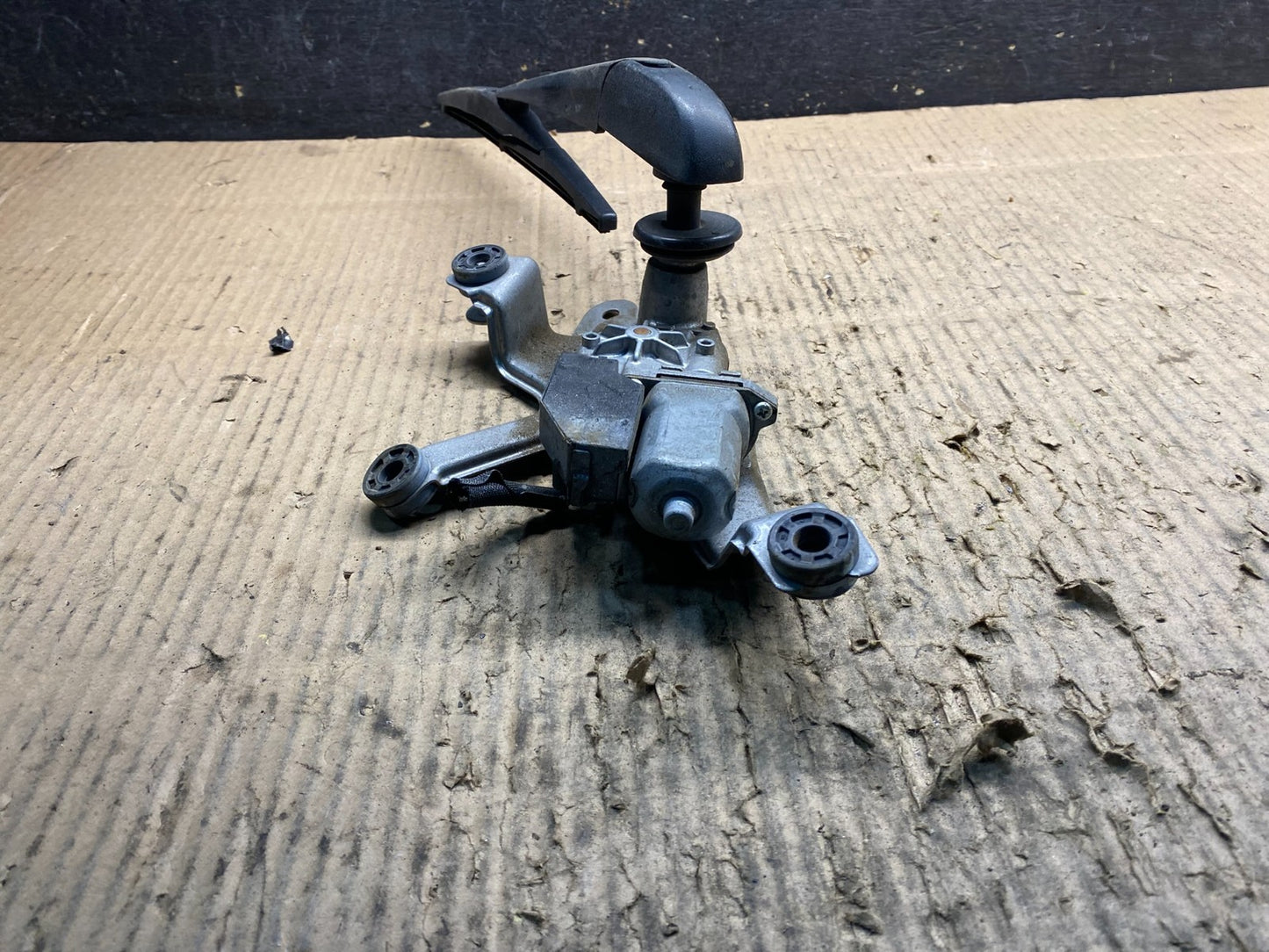 2006 to 2012 Toyota Rav4 Rear Wiper Windshield Motor OEM Y1427 DG4