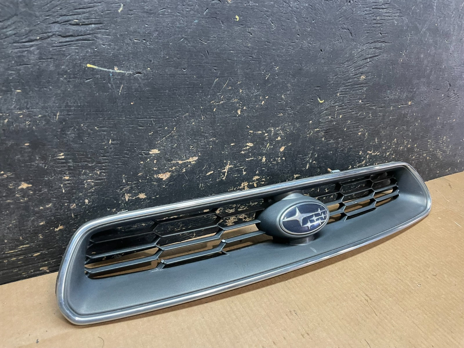 1998 to 2003 Subaru Legacy Front Grill Grille AA91511