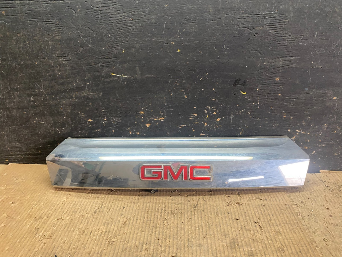 2011-2015 GMC Terrain Tailgate Liftgate Chrome Finish Molding Camera w9942 DG0