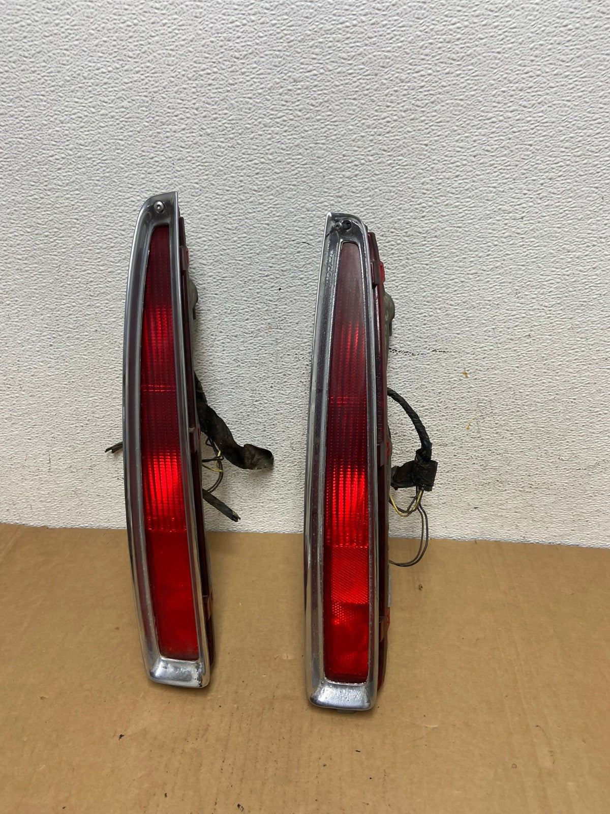 1994 to 1999 Cadillac Deville Left+Right Side Tail lights AD2605 LK0