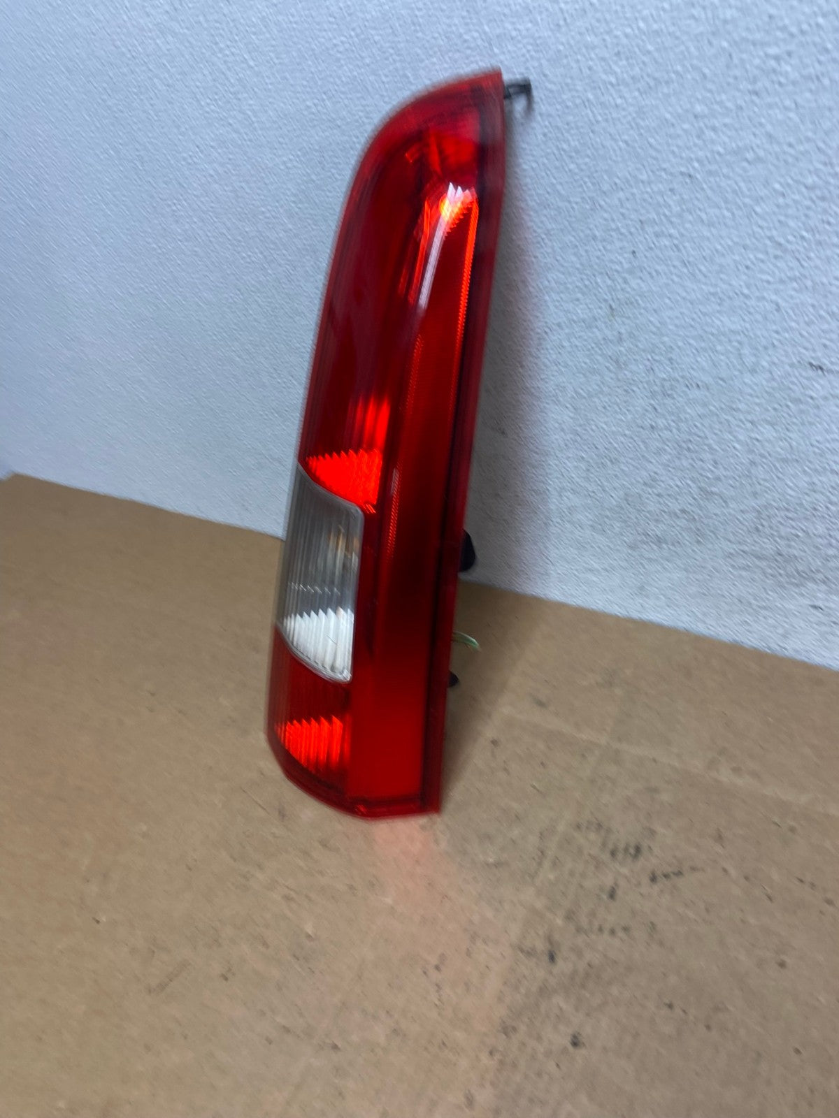 2001-2004 Volvo XC70 V70 Right Passenger RH Side Tail Light Upper AD4699 LK1