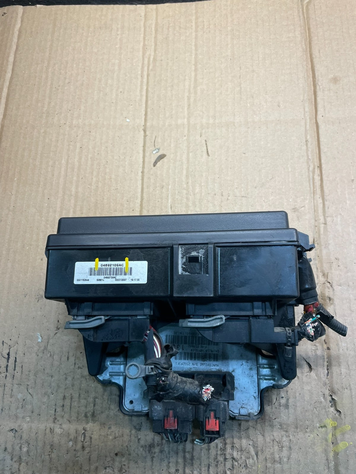 2007 Jeep Grand Cherokee Fuse Box Relay Panel OEM, X1075 DG2
