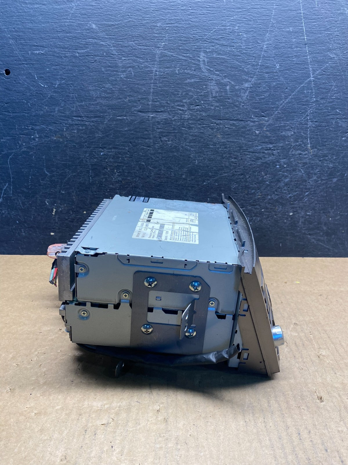2010 to 2012 Subaru Legacy AM FM CD MP3 Radio Player AG7400 DG2