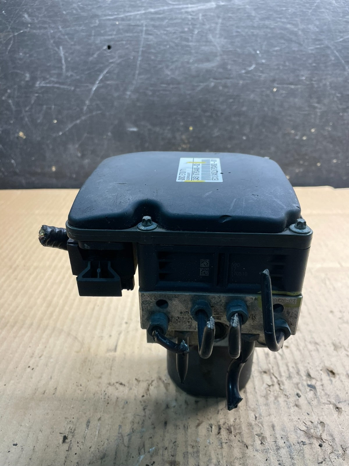 2007 to 2013 BMW X5 E70 ABS Anti-Lock Brake Pump Module OEM x8788 DG3