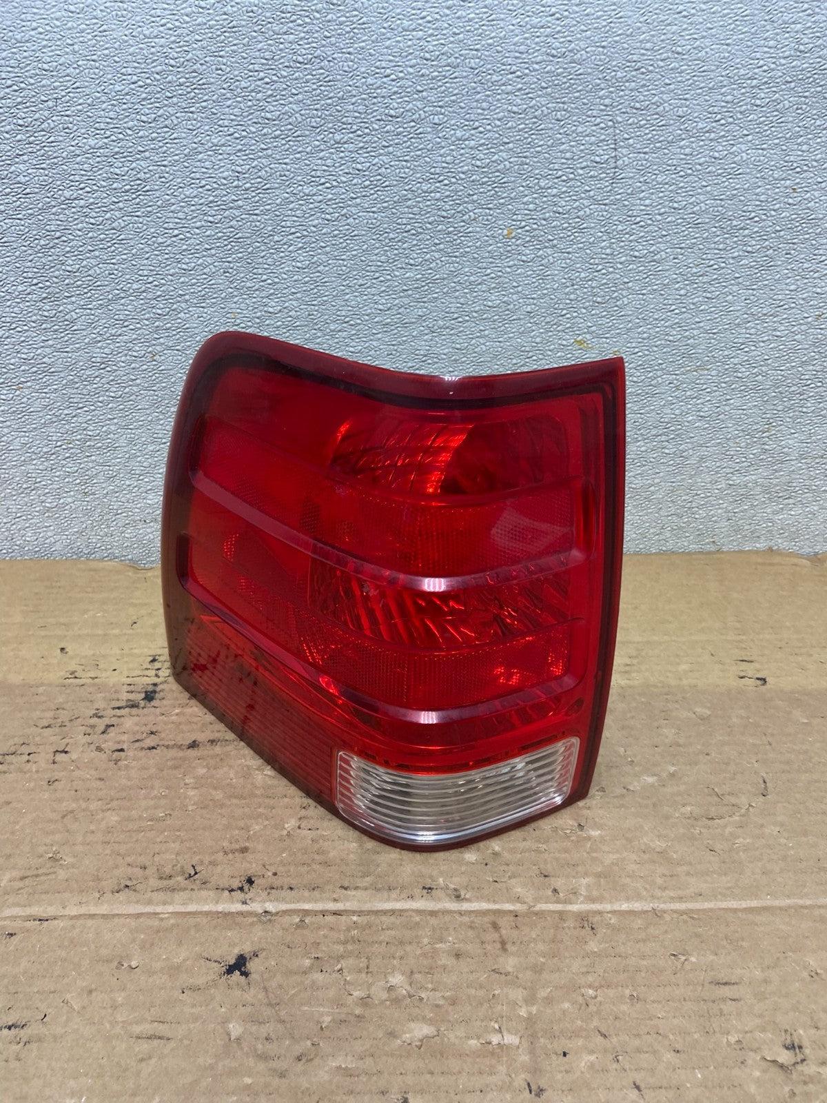 2003 2004 2005 2006 Ford Expedition Left Driver Lh Tail light OEM AB5311 LK0