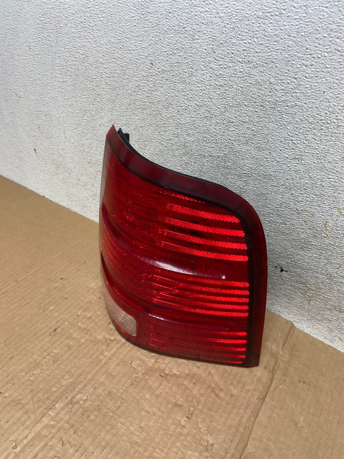 2002 to 2005 Ford Explorer Right Passenger Rh Side Tail light AI5860 LK1