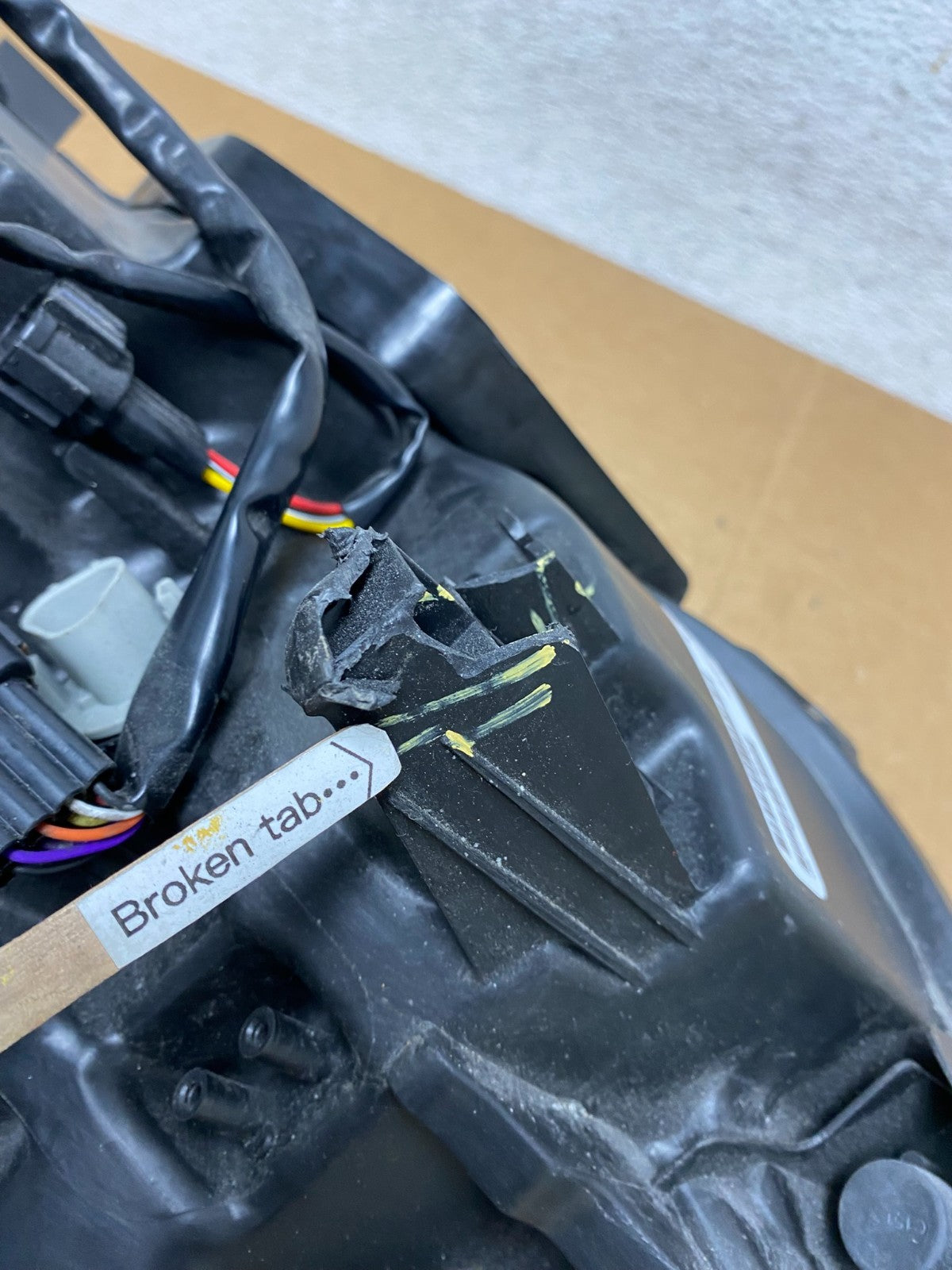 2014 2015 2016 Nissan Rogue Right Passenger RH Halogen Headlight TYC AE0281 DW6
