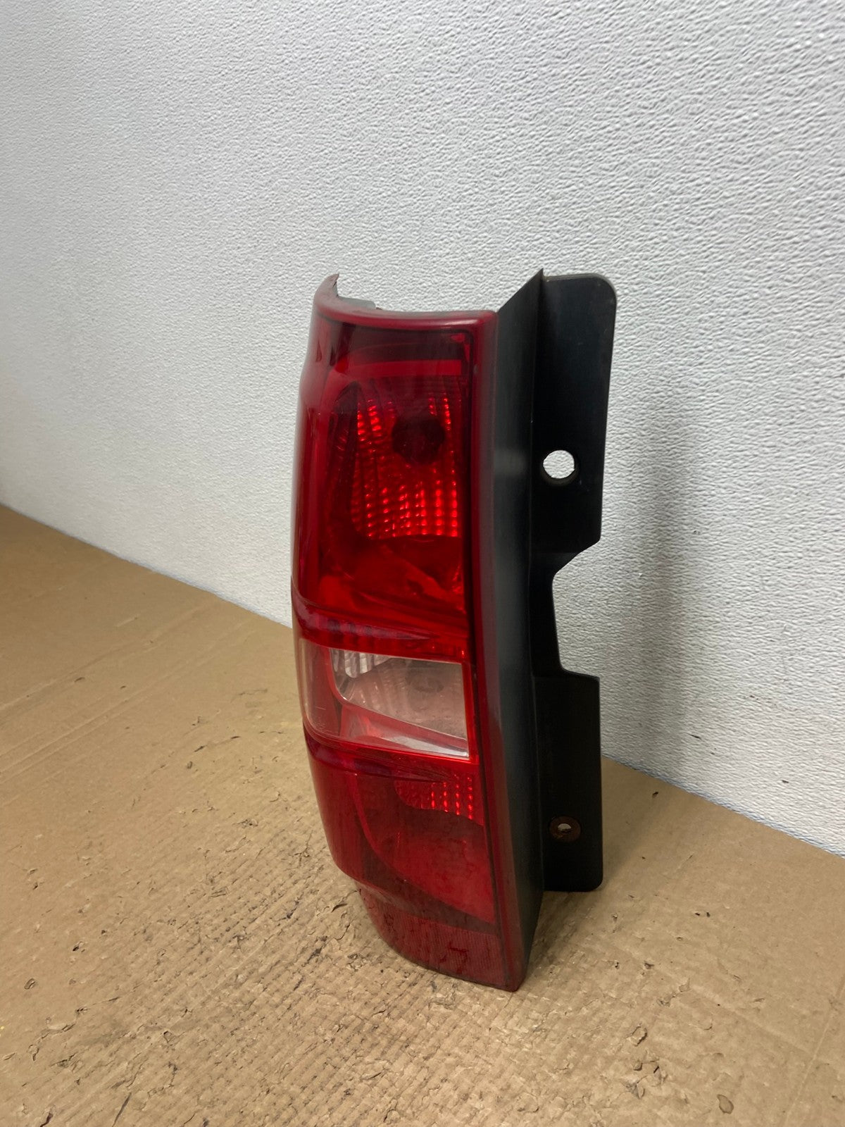2008-2014 Chevrolet Tahoe Suburban Driver Lh Left Side Tail Light AC4111 LK1