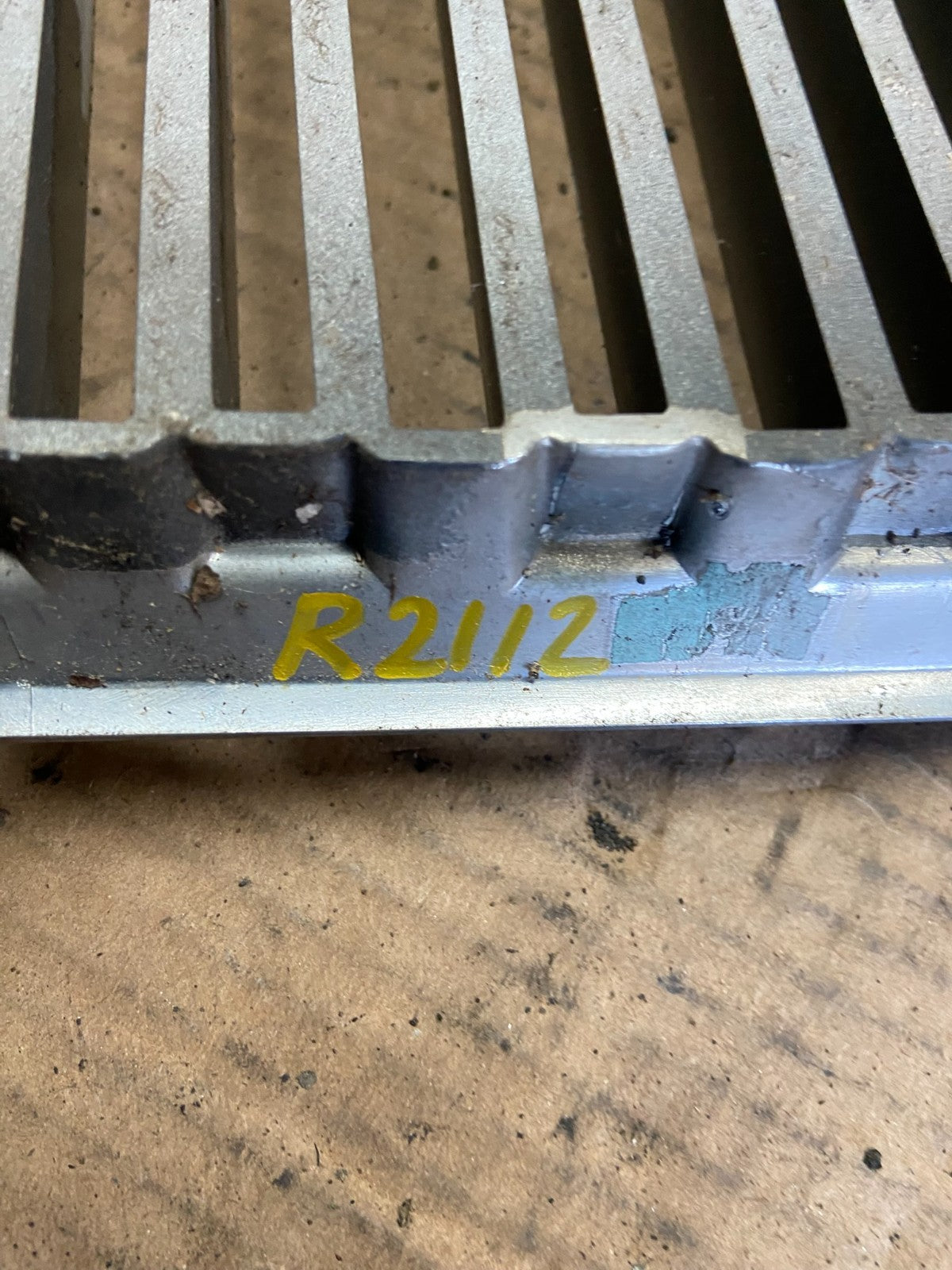 1999 to 2003 Volvo S80 Front Upper Grill Grille OEM R2112 DG11