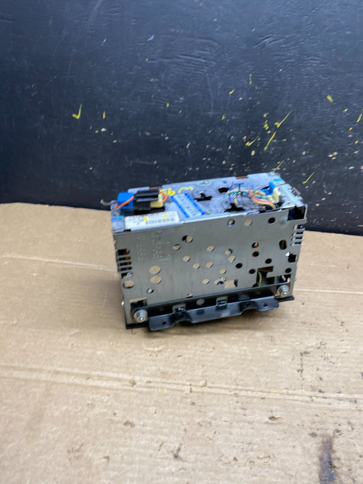 1989 1993 Oldsmobile Vintage AM/FM Radio 16129923 OEM W9508 DG4