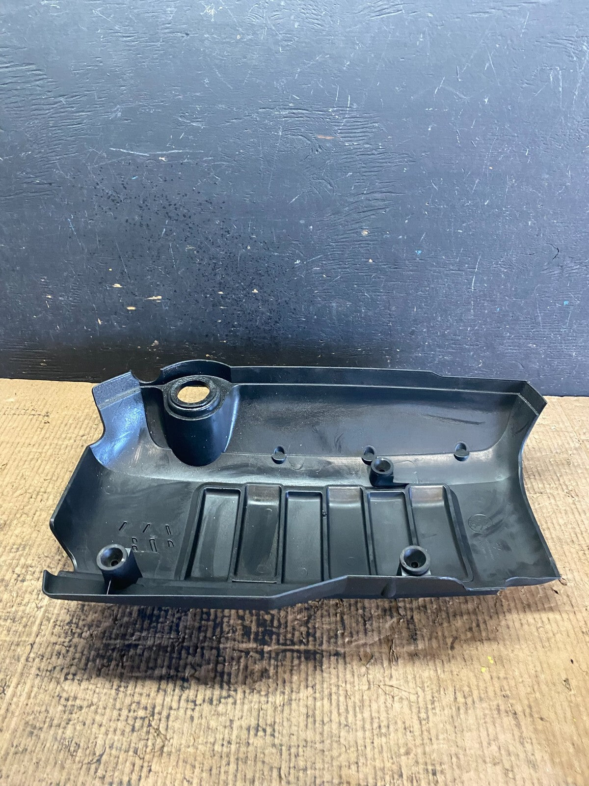 2007 to 2012 GMC Acadia 3.6L VVT Engine Cover Shield N1976 PS4