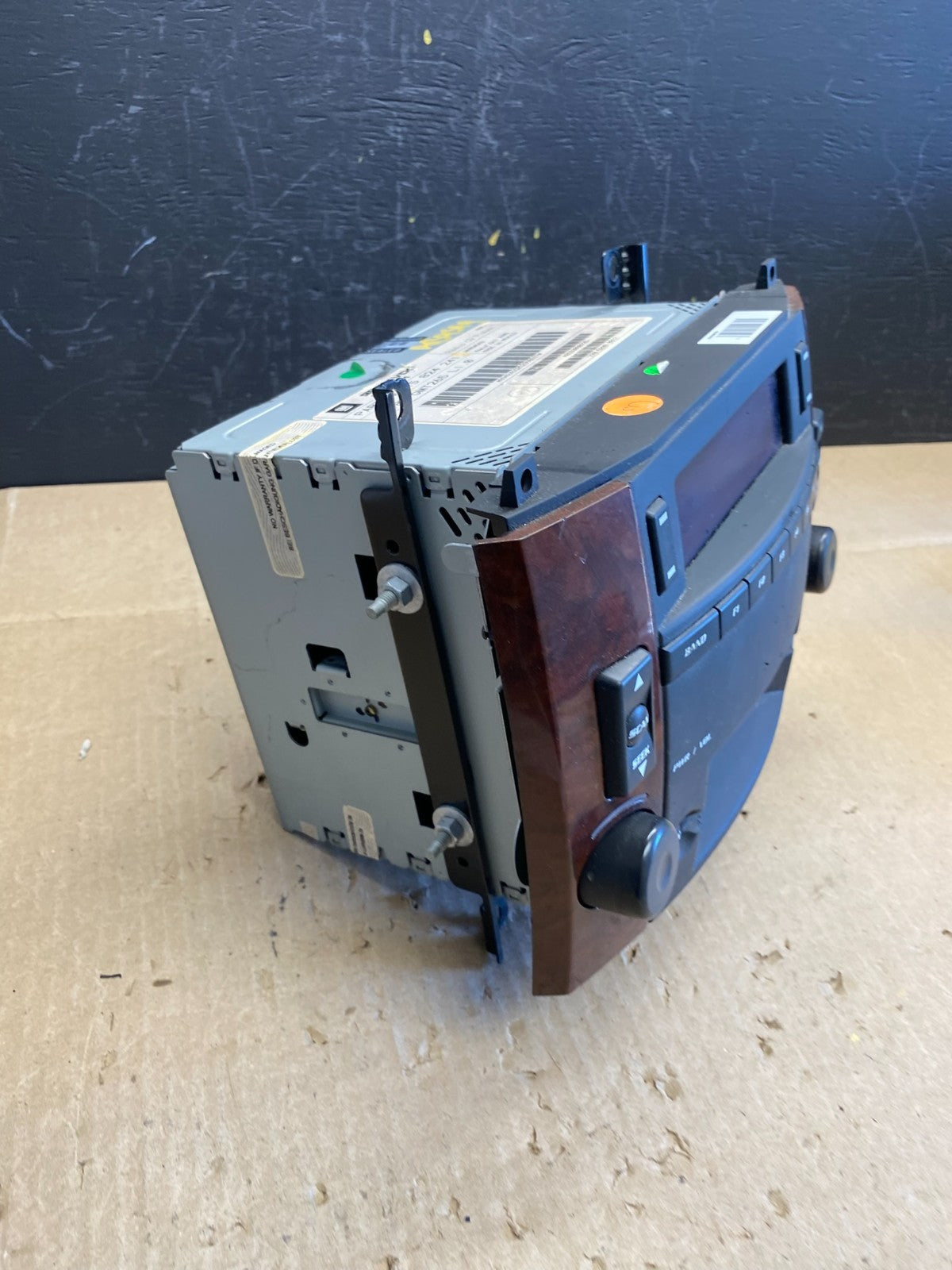 2005 to 2007 Cadillac Escalade Radio CD AM/FM DVD 6 Disc AB9519 DG2
